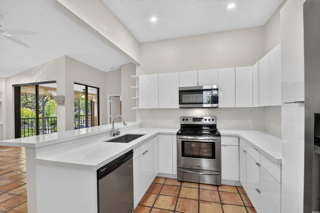 5451 Verona Drive - Photo 3