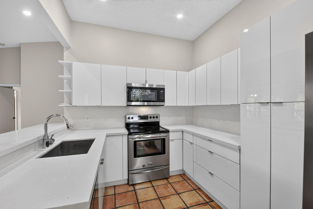 5451 Verona Drive - Photo 4