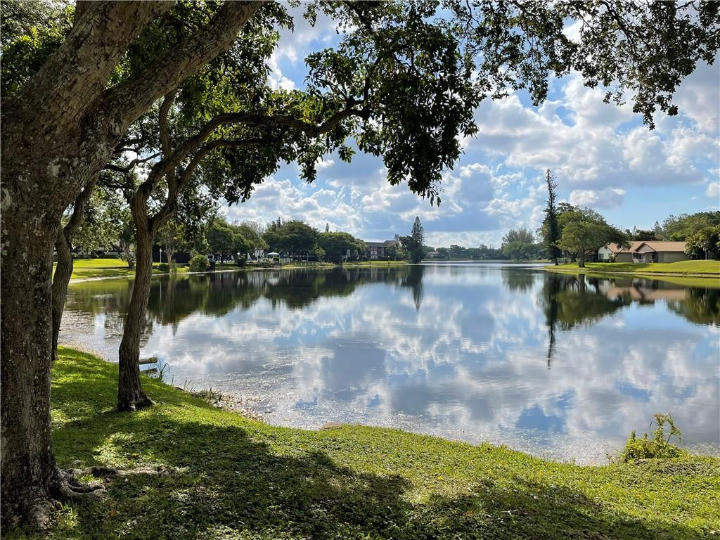 3660 Inverrary Drive - Photo 18