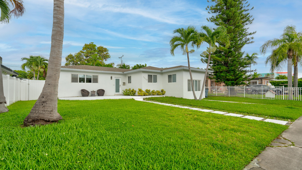 7528 Buccaneer Avenue - Photo 2