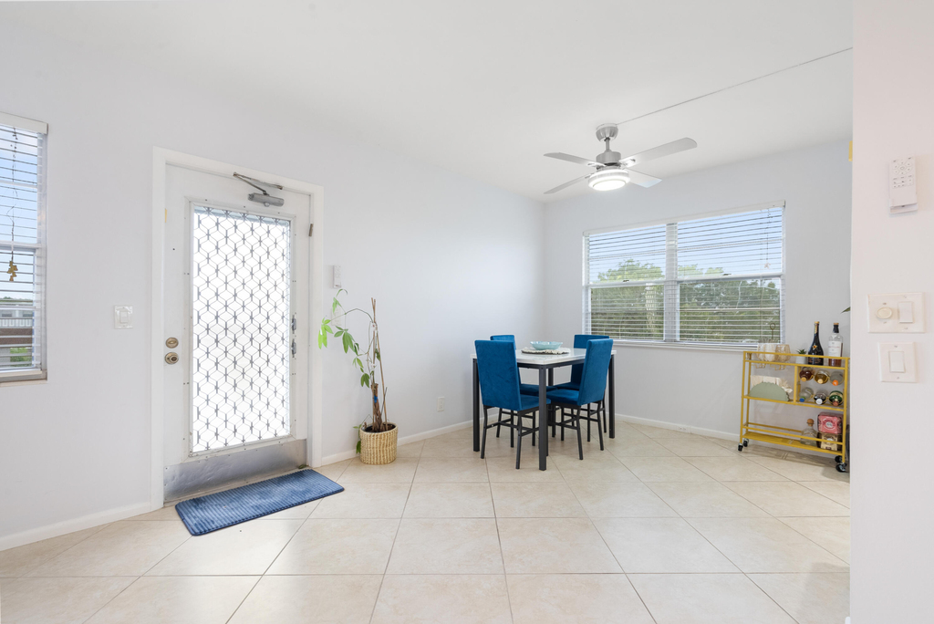 4060 Cornwall C - Photo 3