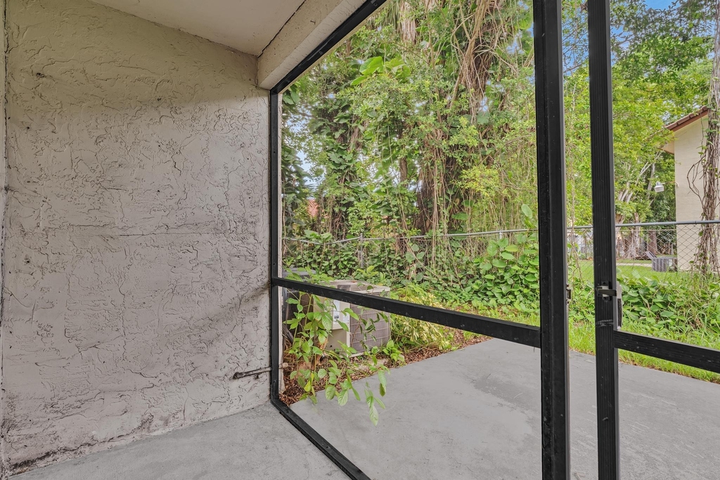 2510 Riverside Drive - Photo 17