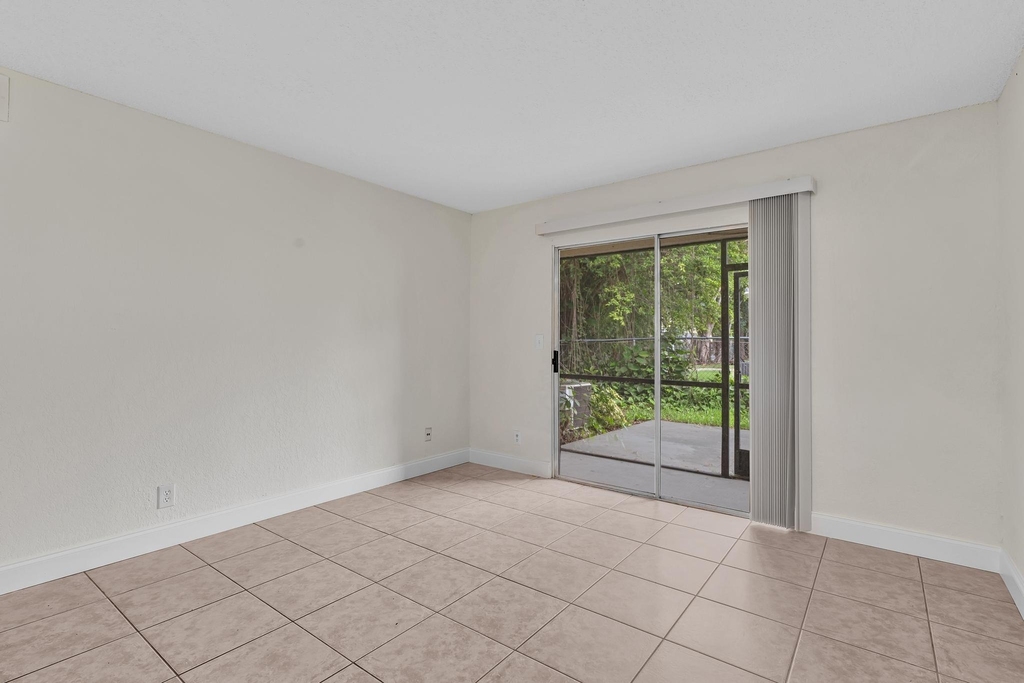 2510 Riverside Drive - Photo 14