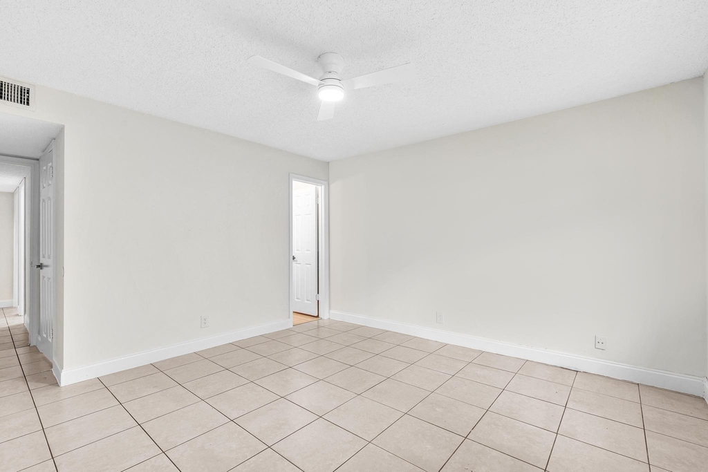 2510 Riverside Drive - Photo 35