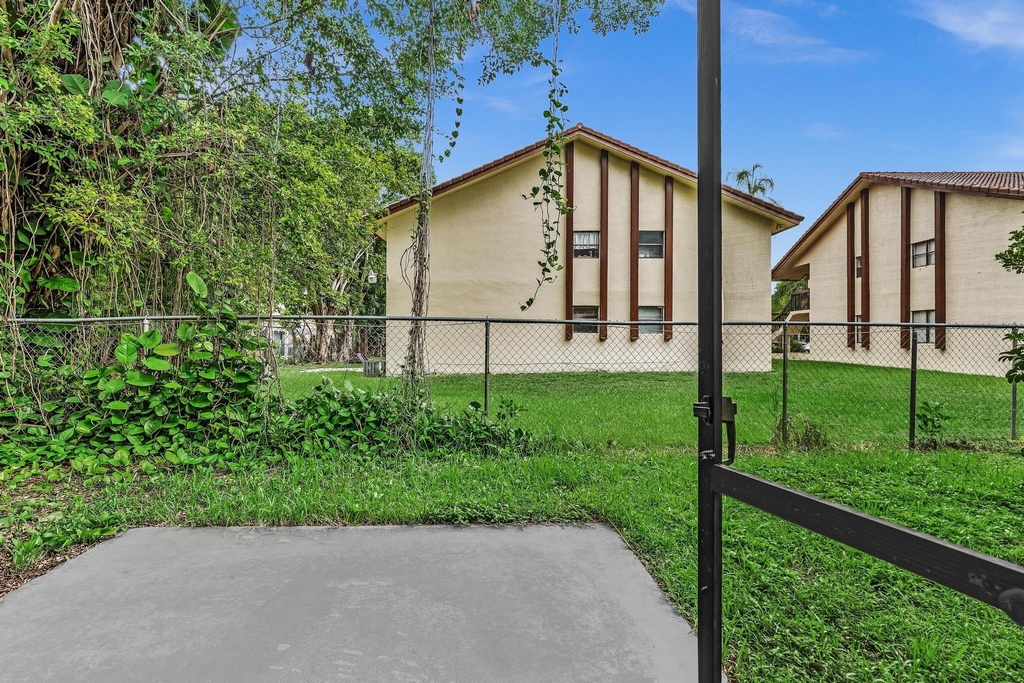 2510 Riverside Drive - Photo 18