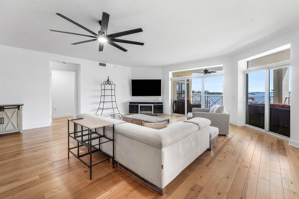 309 E Ocean Avenue - Photo 8