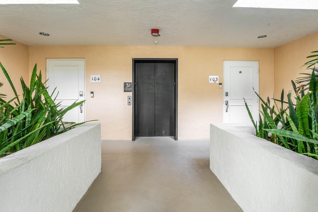 309 E Ocean Avenue - Photo 38