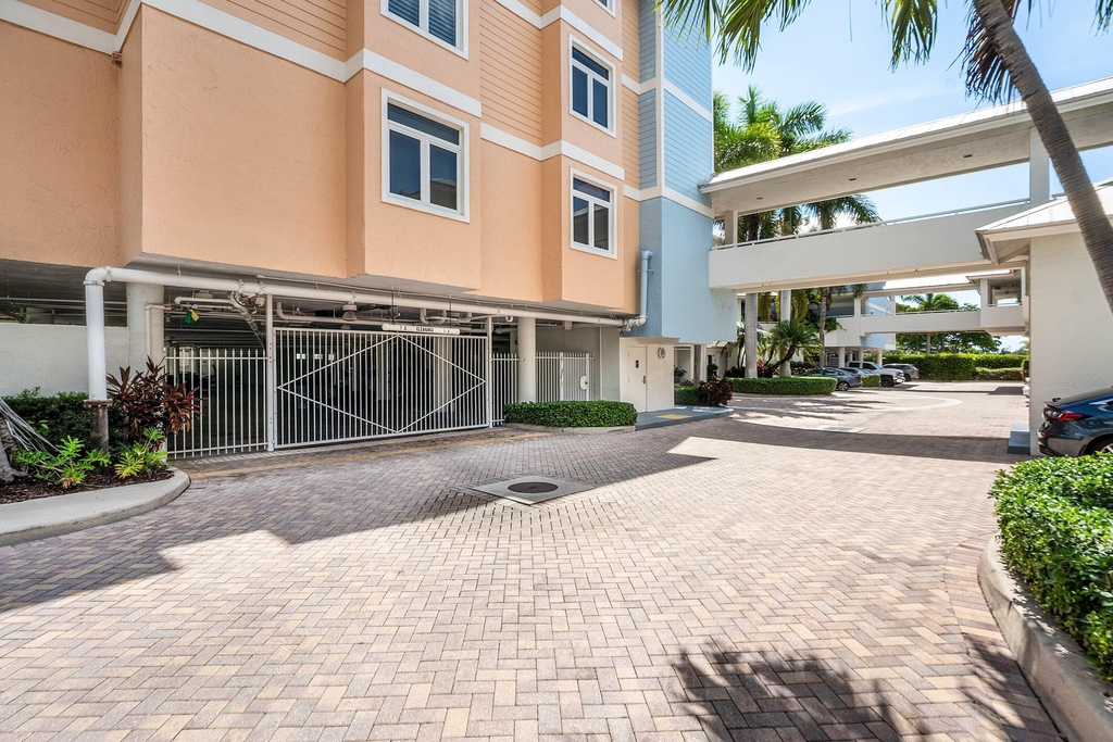 309 E Ocean Avenue - Photo 40