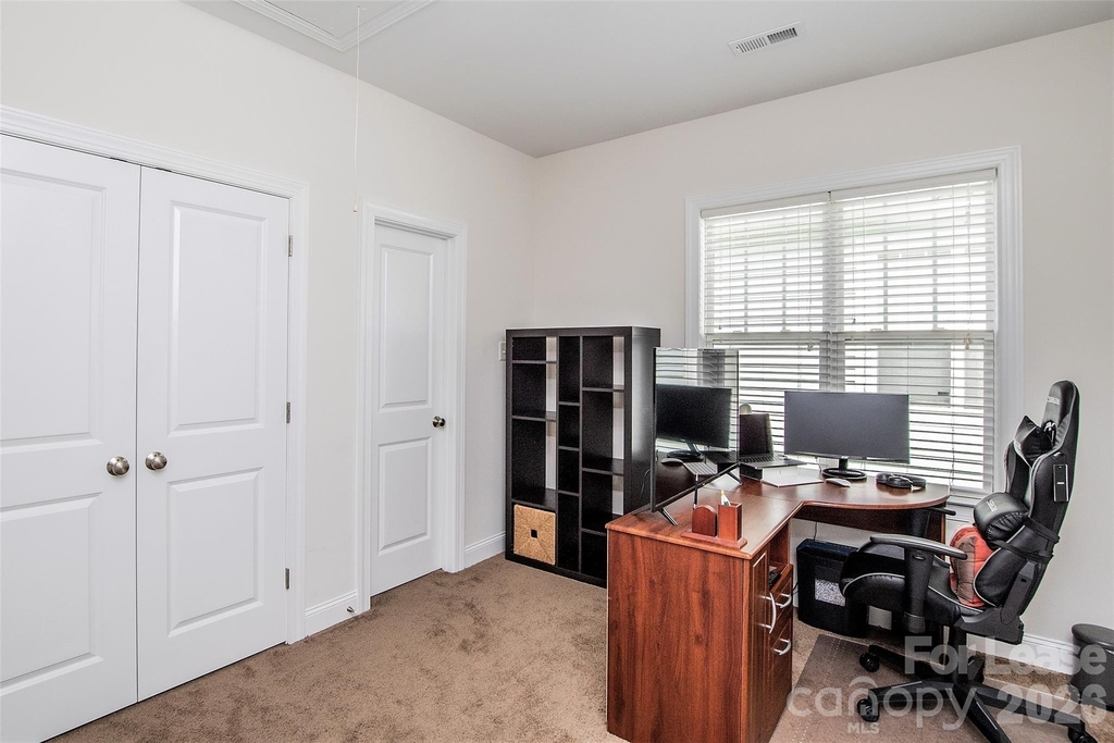 315 Woodvale Place - Photo 22