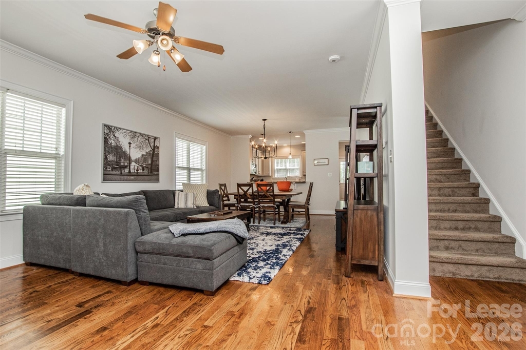 315 Woodvale Place - Photo 7