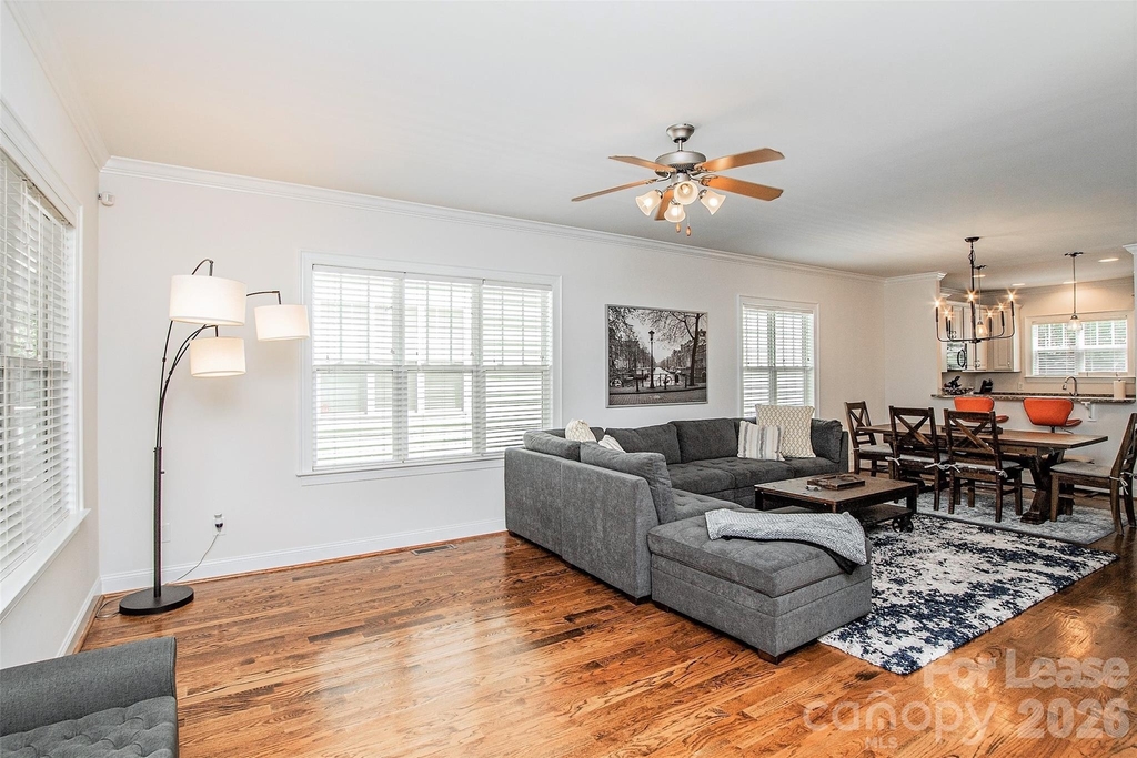 315 Woodvale Place - Photo 5