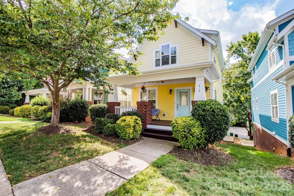 315 Woodvale Place - Photo 1
