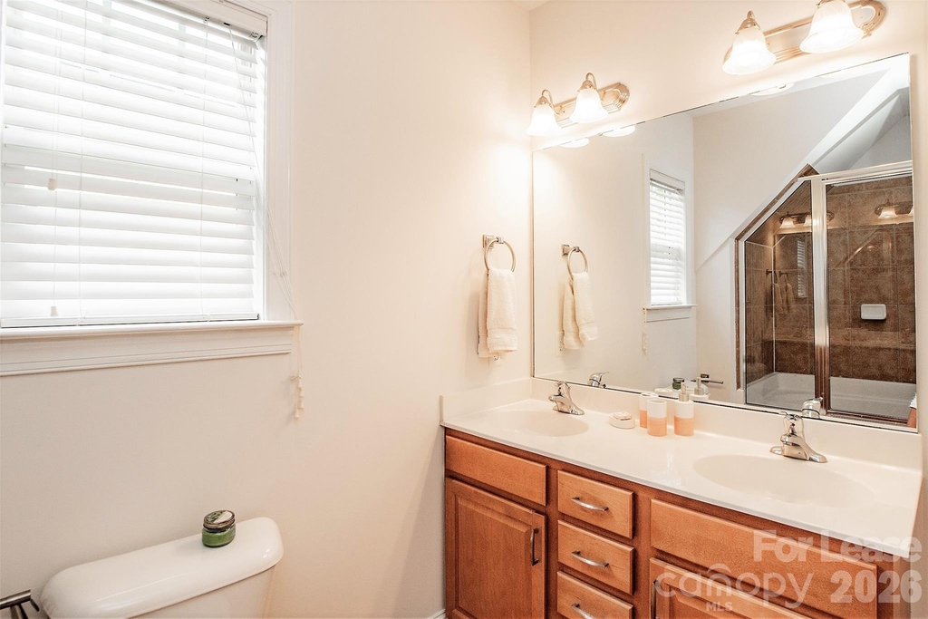 315 Woodvale Place - Photo 18