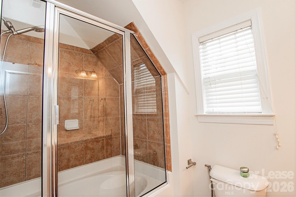 315 Woodvale Place - Photo 17