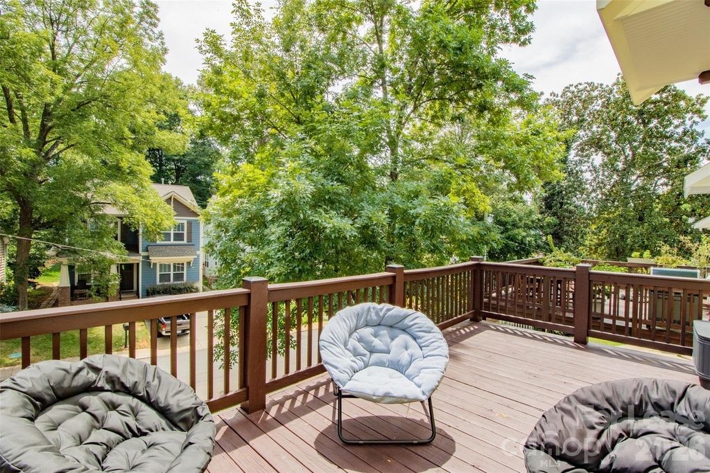 315 Woodvale Place - Photo 13