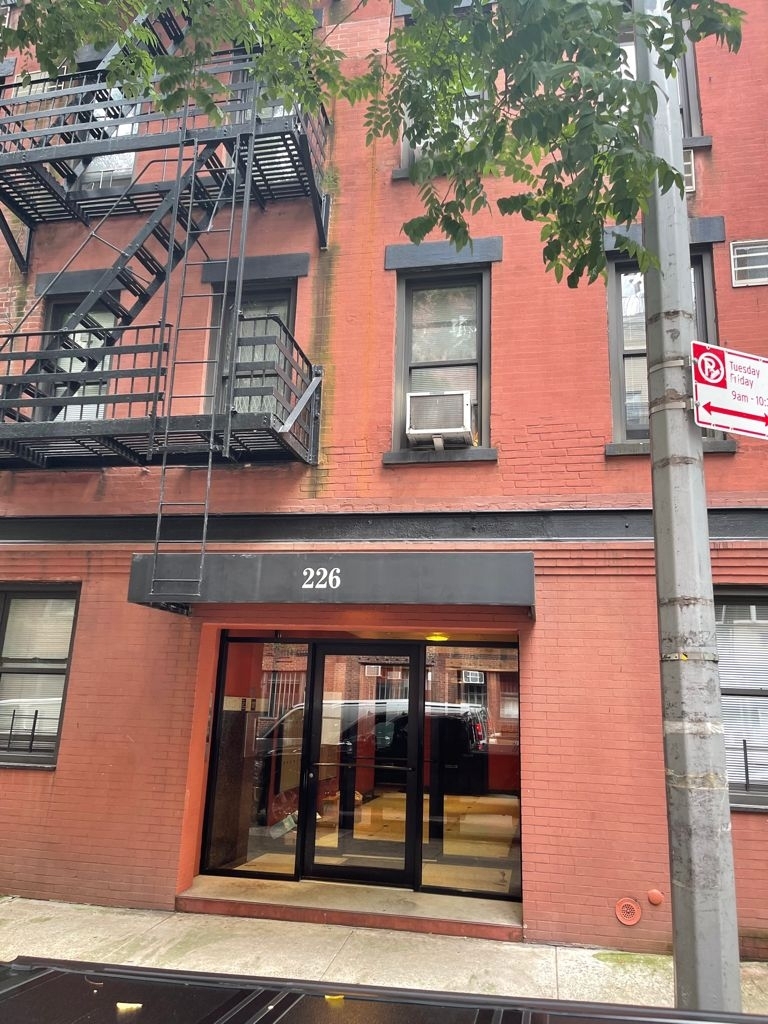 East 74th Street - Photo 11