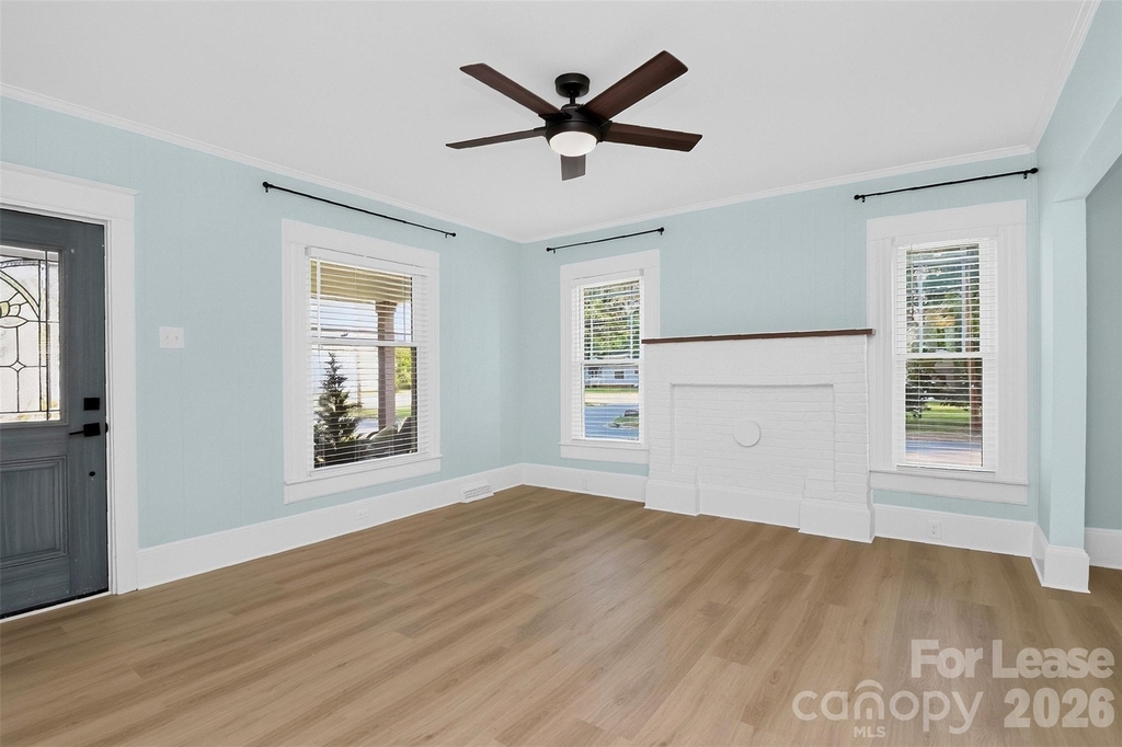 204 E Mcneely Avenue - Photo 3