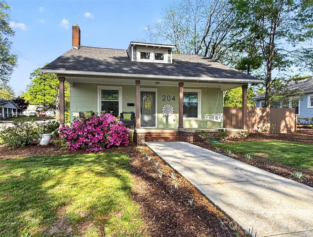 204 E Mcneely Avenue - Photo 0