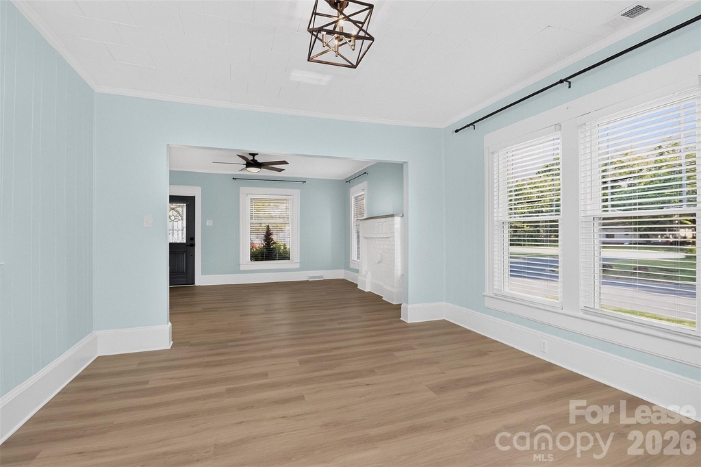 204 E Mcneely Avenue - Photo 10