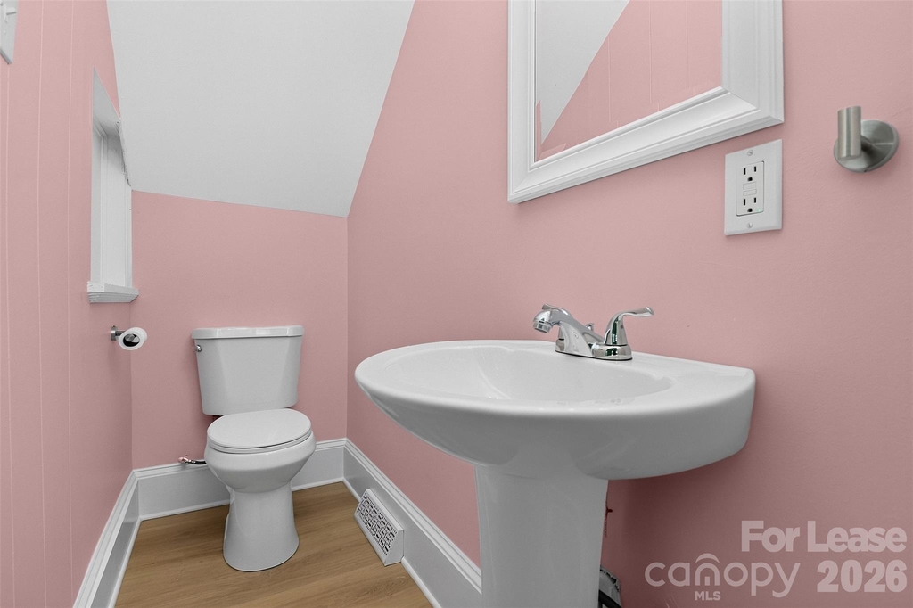 204 E Mcneely Avenue - Photo 8