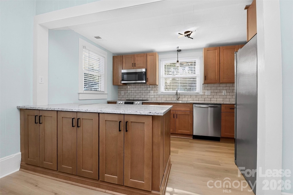 204 E Mcneely Avenue - Photo 11