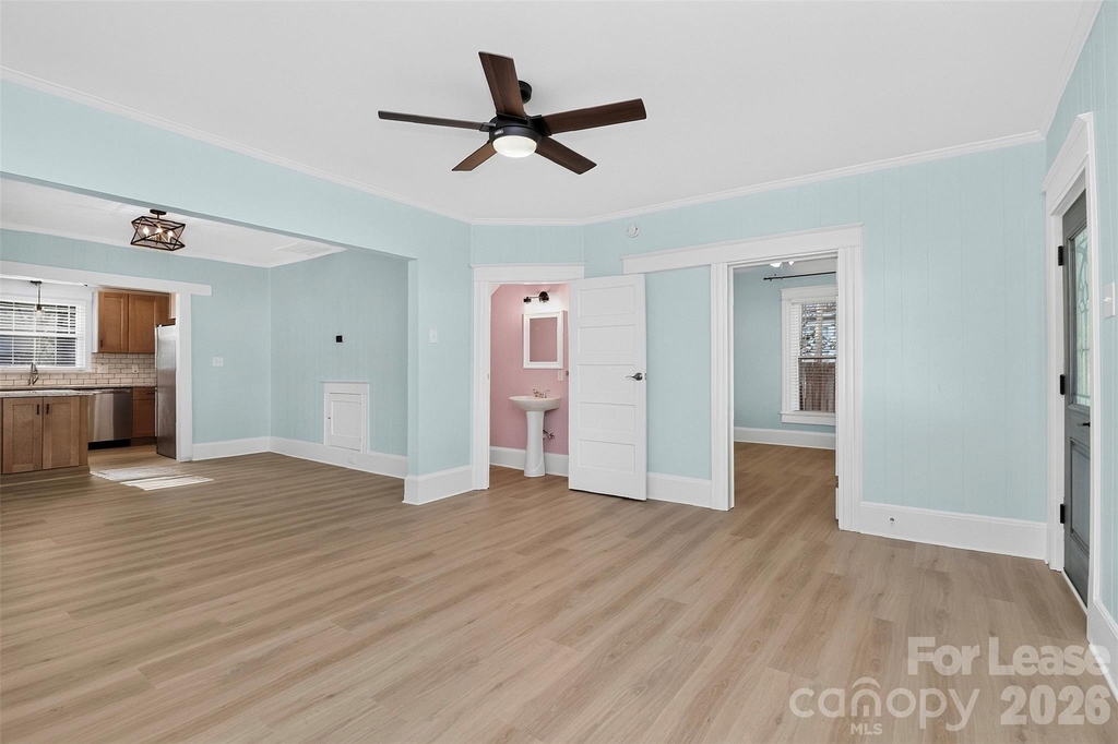204 E Mcneely Avenue - Photo 4