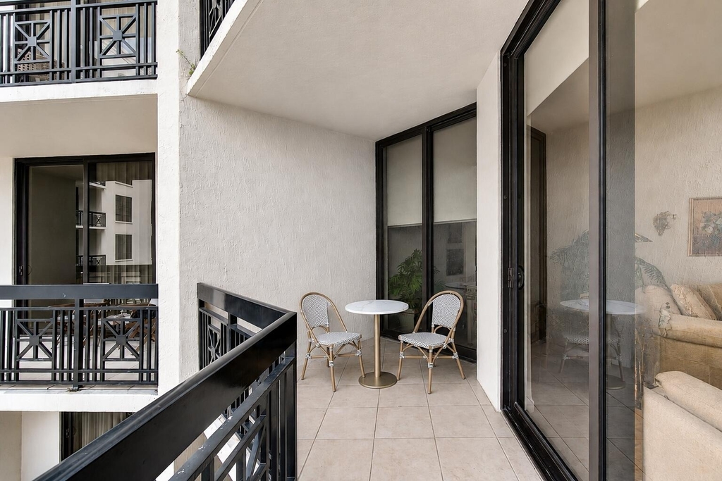 801 S Olive Avenue - Photo 9