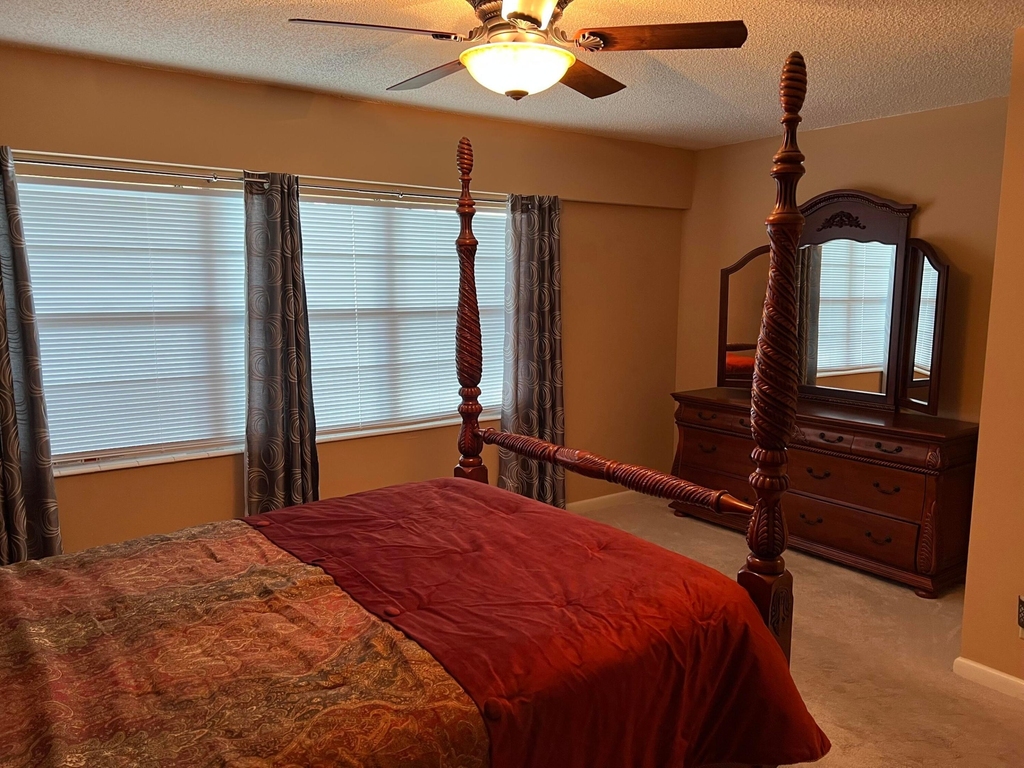 203 Suffolk - Photo 6