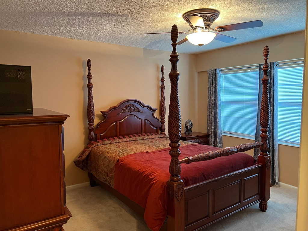 203 Suffolk - Photo 7