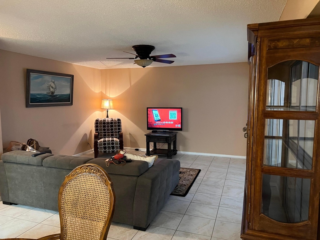 203 Suffolk - Photo 3