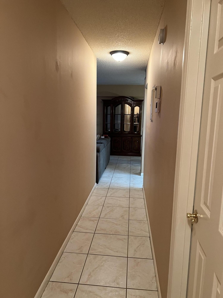 203 Suffolk - Photo 4