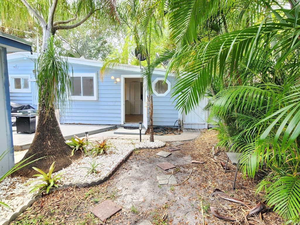 305 S Loxahatchee Drive - Photo 15