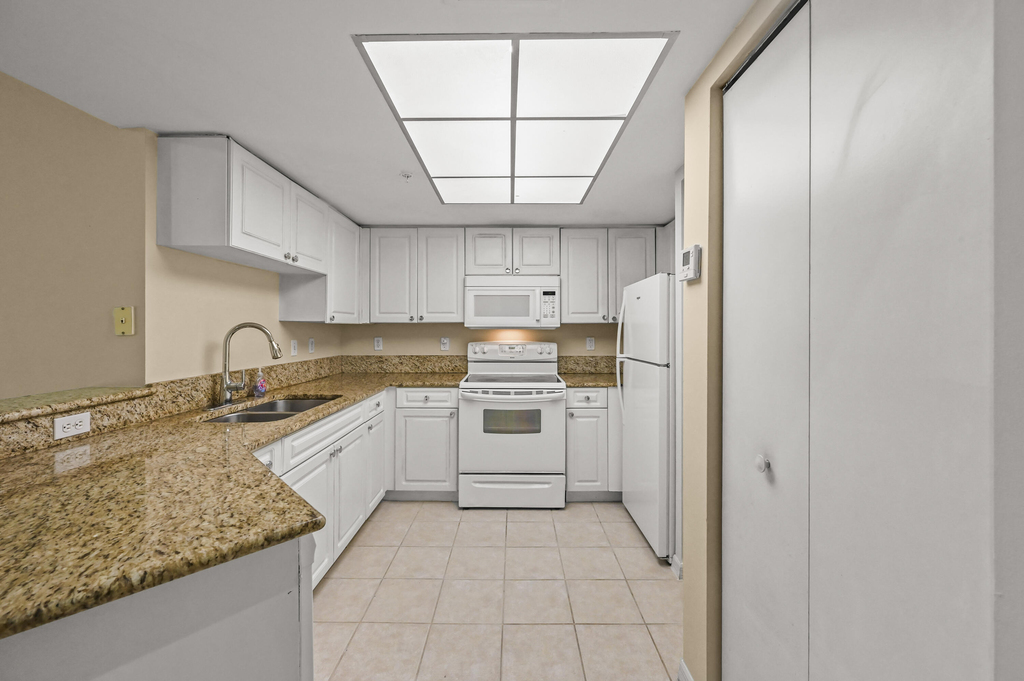1100 S Crestwood Ct S - Photo 8
