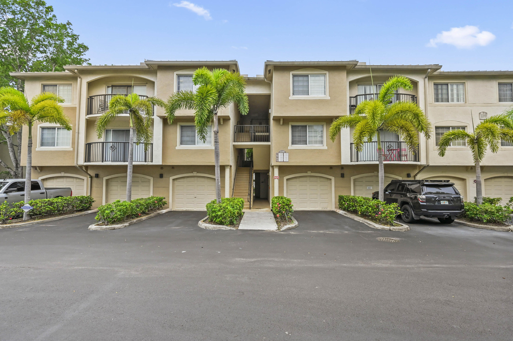 1100 S Crestwood Ct S - Photo 0