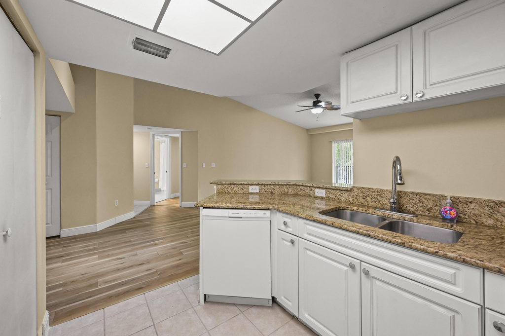 1100 S Crestwood Ct S - Photo 11