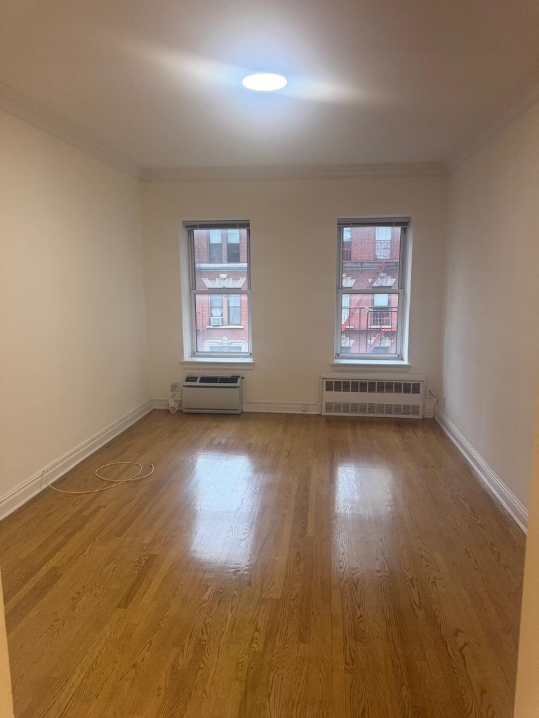 East 83rd Street - Photo 4