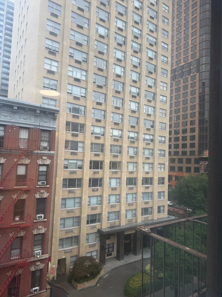 East 83rd Street - Photo 7