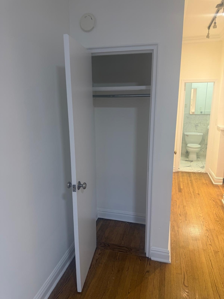 East 83rd Street - Photo 6