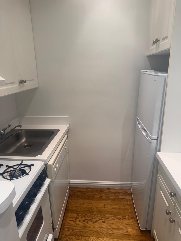 East 83rd Street - Photo 0