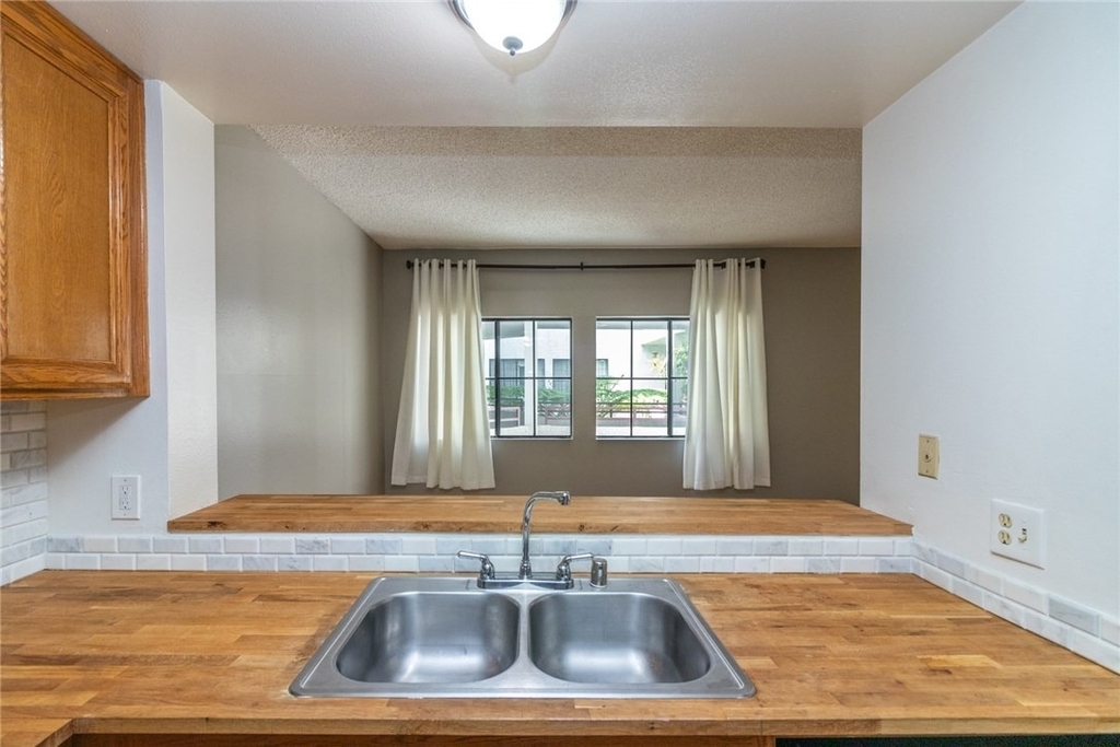 730 W 4th Street - Photo 3