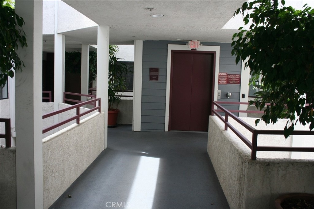 730 W 4th Street - Photo 11