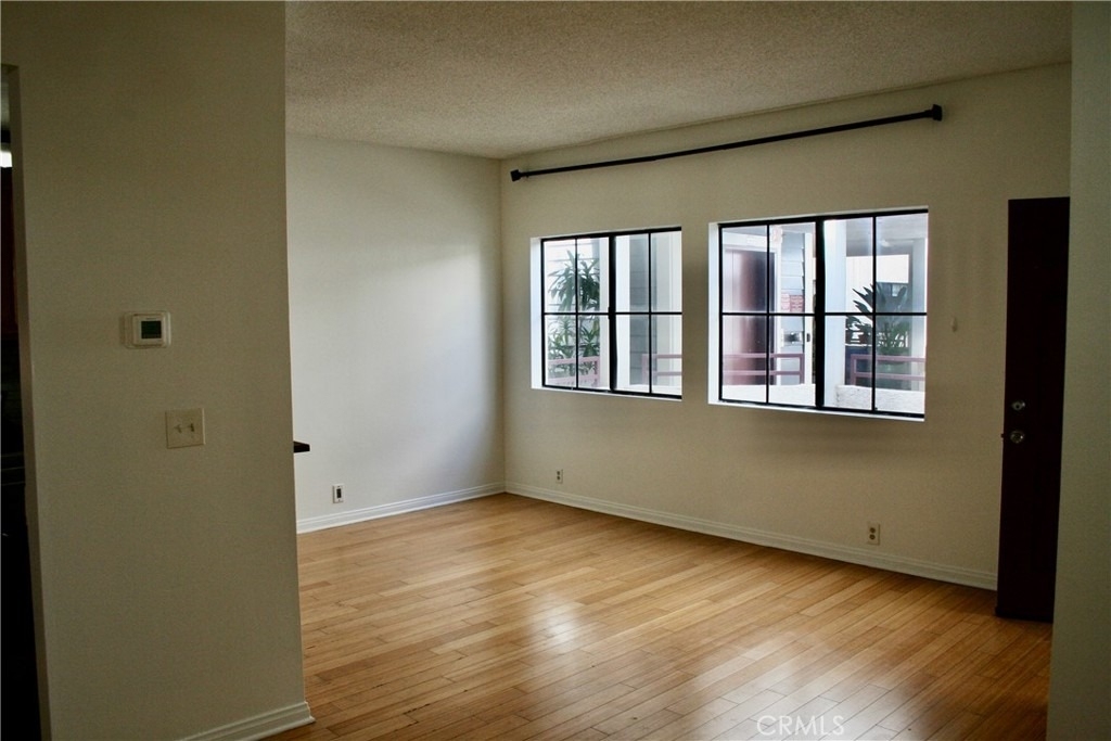 730 W 4th Street - Photo 32