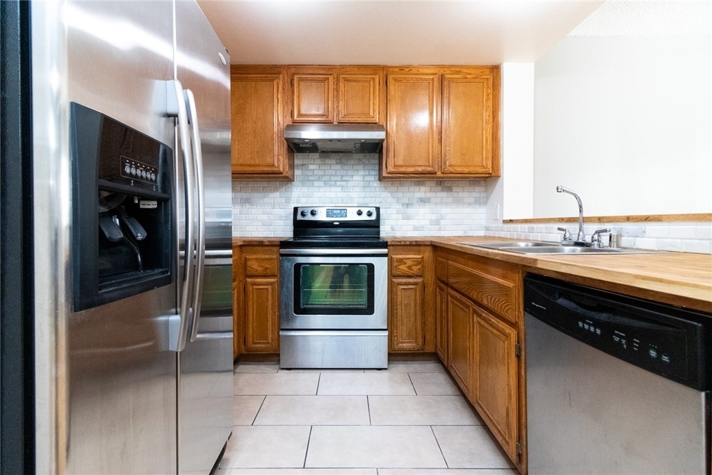 730 W 4th Street - Photo 1
