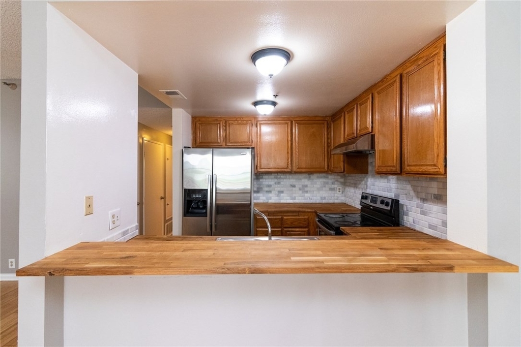 730 W 4th Street - Photo 2