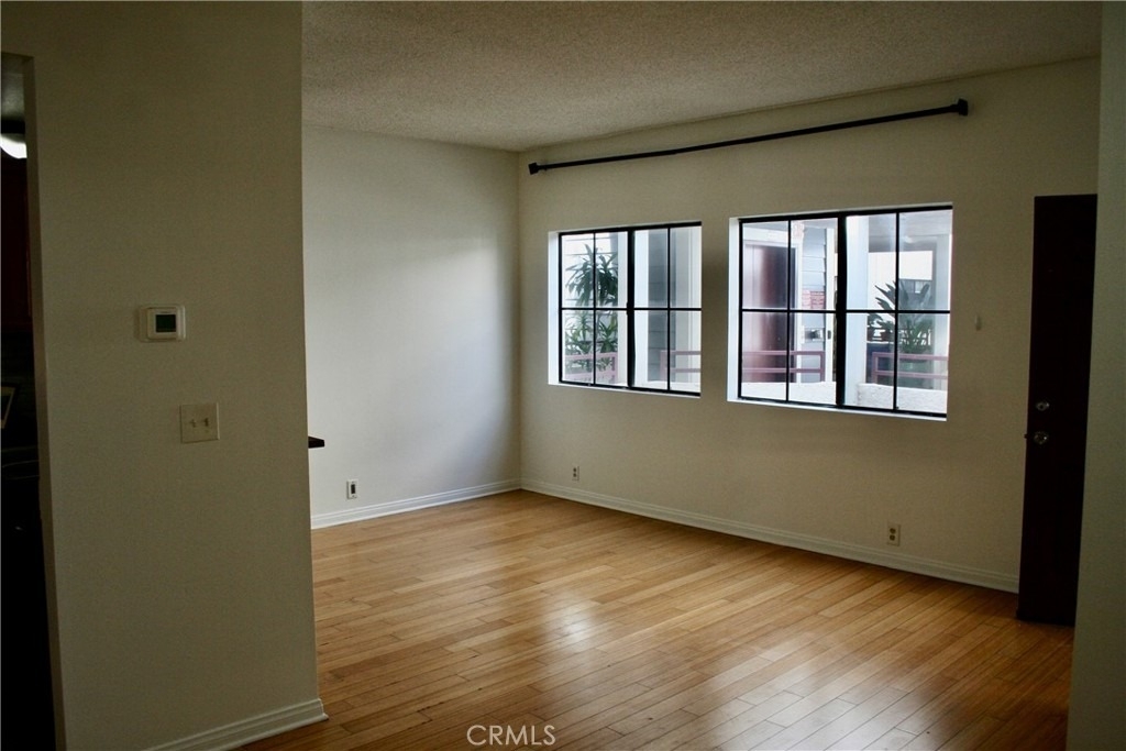730 W 4th Street - Photo 33