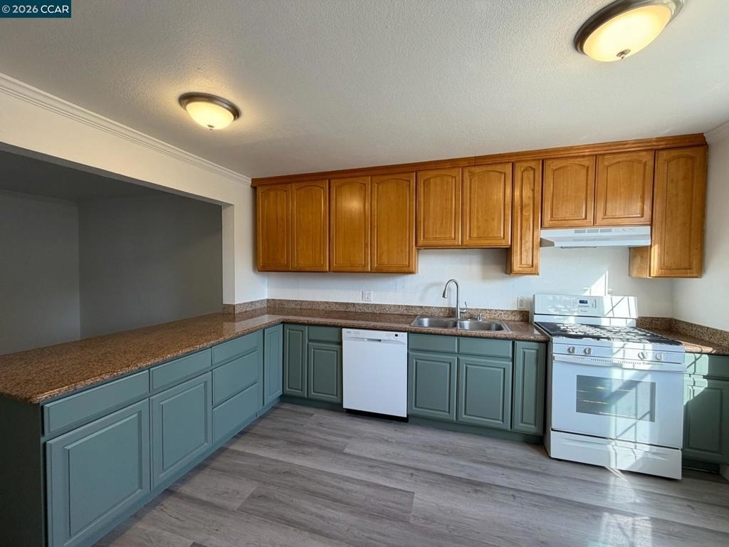 162 Calhoun St - Photo 4