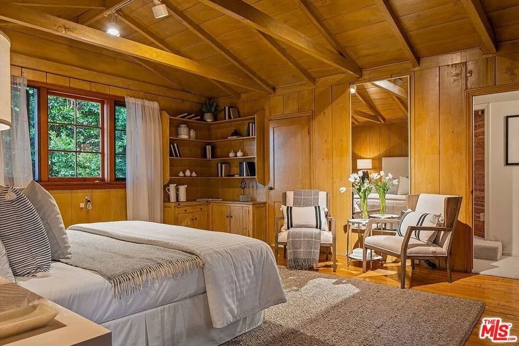 1357 B Beverly Estate - Photo 0