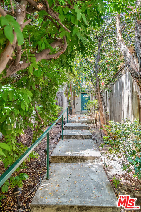 1655 Malcolm Avenue - Photo 10