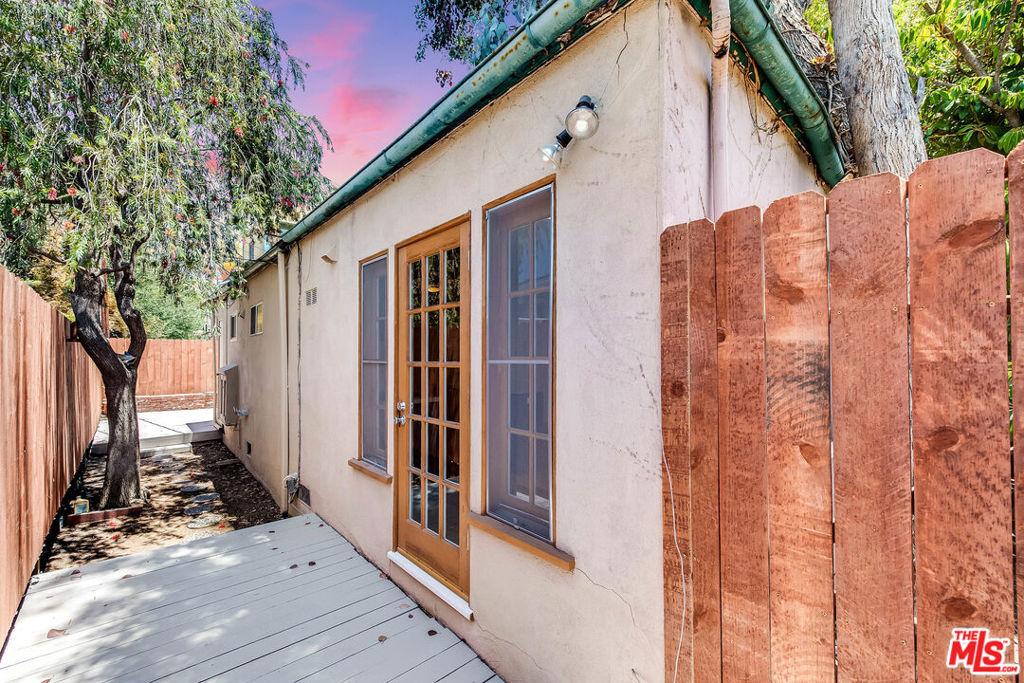 1655 Malcolm Avenue - Photo 2
