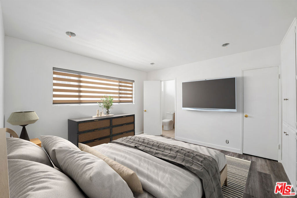 733 N Hayworth Avenue - Photo 11